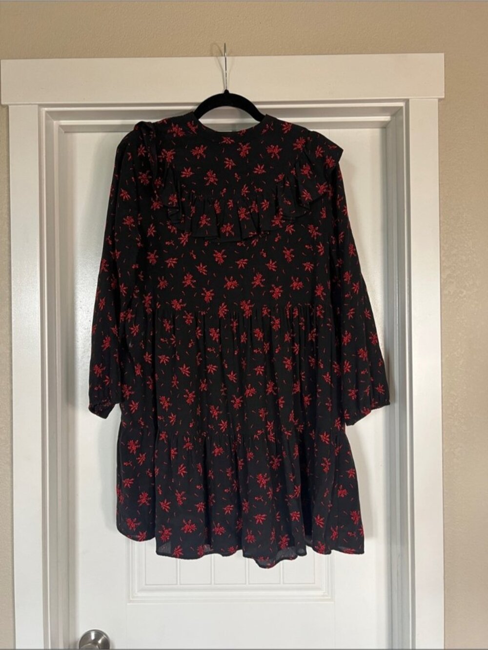 Zara Black Red Ruffled Floral Dress Medium Excellent Condition
